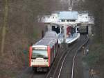 Hamburg am 19.3.2014: Hochbahnstation Borgweg mit einer ausfahrenden U3