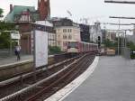 Hamburg am 25.7.2014: DT 3 E auf der Linie U3 einfahrend in die Station Landungsbrücken