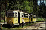 Triebwagen 5 mit Beiwagen 21 am Endpunkt der Kirnitzschtalbahn am Lichtenhainer Wasserfall am 4.5.1990.