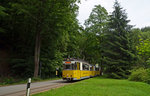 Am 16.06.16 verlässt eine Kirnitzschtalbahn die Haltestelle Mittelndorfer Mühle Richtung Bad Schandau.