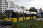 BERLIN, 18.10.2008, Straßenbahnzug 2042 der BVG als MetroTram M10 nach S+U-Bahnhof Warschauer Straße bei der Ausfahrt aus der Haltestelle Bersarinplatz  