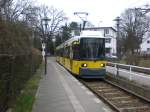 Berlin: Straenbahnlinie 62 nach S-Bahnhof Mahlsdorf an der Haltestelle Wendenschlo.