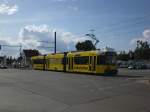 Berlin: Straenbahnlinie M4 nach Hohenschnhausen Zingster Strae an der Haltestelle Hohenschnhausen Hansastrae/Malchower Weg.