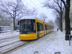 bei dichtem Schneetreiben Anfang Januar 2010 muss die neue  Flexi  wie hier auf der Linie M8 am Anton Saefkow Platz ihre Alltagstauglichkeit unter Beweis stellen.