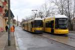 Berlin BVG SL 21 (Adtranz GT6-98ZR 2010) / SL M8 (Bombardier GT8-11ZRL 9025) Lichtenberg, Gudrunstrasse (Hst.