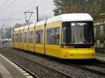 Straßenbahnlinie M6 nach S-Bahnhof Berlin Hackescher Markt an der Haltestelle Berlin-Lichtenberg Landsberger Allee/Rhinstraße.(12.11.2016)
