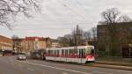 . Urbanes Umfeld - Am Kalenwall in Braunschweig verluft die M 3 Weststadt Weserstrae - Volkmarode und wird am 03.01.2015 von dem formschnen LHB GT6 mit der Nummer 8155 aus dem Jahr 1981 befahren. (Hans) 