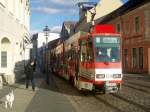 Der Tw 129 muss am 25.02.08 wegen einem Feuerwehreinsatz an der Strecke eine Pause an der Haltestelle Altmarkt machen .