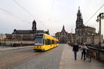  Ein schöner Rücken kann auch entzücken!  Und das meine ich hier durchaus auch im doppelten Sinne! ;-) Das Bild zeigt eine Straßenbahn der Linie 9, aus Dresden-Kaditz kommend und