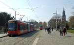 Bevor ich in Richtung Hauptbahnhof fahren musste, gelang noch diese Begegnung Alt und Neu am Albertplatz Dresden 08.04.2018