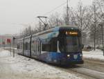 17. Dezember 2010, Dresden: In der Wallstraße fährt Tw 2609 als ein Zug der Linie 9 nach Kaditz.