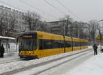 17. Dezember 2010, Dresden: Auf der Bautzener Straße in Höhe des  Waldschlösschens  fährt Tw 2837 (Typ NGT 12 DD) als ein Zug der Linie 11 nach Zschertnitz.