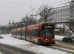 17. Dezember 2010, Dresden: Auf der Bautzener Straße in Höhe des  Waldschlösschens  fährt Tw 2820 (Typ NGT 12 DD) als ein Zug der Linie 11 nach Bühlau.