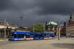 Dresden Tw 2816 erreicht den Postplatz aus der Sophienstraße kommend, 24.04.2016.