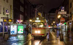 Eine letzte Fahrt über die Düsseldorfer Altstadtstrecke: Im Zuge einer Sonderfahrt konnte Wagen 2498 am Abend des 20.