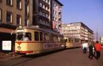 Dsseldorf Tw 2107 mit Bw 1827 erreicht vom Jan Wellem Platz kommend die Altstadt, 22.04.1987.