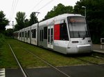 Die U73 nach S-Bahnhof Düsseldorf Gerresheim an der Haltestelle Düsseldorf Universität Ost/Botanischer Garten.(16.7.2016)
