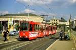 DVG-Tw 1029 an der (H) Schloß Broich in Mülheim (29. August 1999). Vier  Wochen später, am 26. September 1999, wurde die SL 901 in den Mülheimer Stadtbahntunnel verlegt und fährt seitdem von Broich bis Hauptbahnhof unterirdisch, so dass solche Aufnahmen nicht mehr möglich sind.