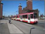 Triebwagen 1025 fhrt am 05.05.2008 auf der Linie 901 ber die Schwanentorbrcke.