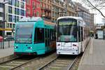 VGF Siemens R-Wagen 033 (Modernisiert) und  Bombardier S-Wagen 220 als Doppeltraktion in Frankfurt am Main Basler Platz am 13.01.18