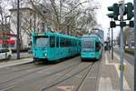 VGF Düwag Pt Wagen 728 und Siemens R-Wagen 003 in Frankfurt am Main Stresemannallee Gartenstraße am 13.01.18