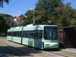 Frankfurt(Oder): Straßenbahnlinie 4 nach Neuberesinchen an der Haltestelle Stadion.(6.7.2011)  