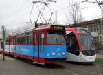 Freiburger Düwag GT8N Wagen 221 und VAG CAF Urbos Wagen 302 am 22.03.17 in Haid