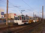 Straenbahn Gera: Tatra Straenbahn Triebwagen KT4D Nummer 302 kurz nach Verlassen der Endhaltestelle Bieblach - Ost.