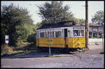 Wagen 56 der Thüringer Wald Bahn hat Gäste zum Hauptbahnhof gebracht und fährt hier am 3.10.1990 durch die dortige Wendeschleife zurück zum Depot.