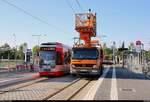 MGT6D, Wagen 656, der Halleschen Verkehrs-AG (HAVAG) als Linie 5 nach Bad Dürrenberg steht in ihrer Starthaltestelle Rennbahnkreuz neben einem Zweiwegefahrzeug (Mercedes-Benz Atego) für