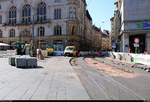 Blick auf Gleisbauarbeiten für die Hallesche Verkehrs-AG (HAVAG) an der Haltestelle Marktplatz, die vier Tage andauerten.