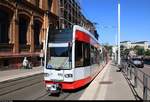 MGT-K-2 (Bombardier Flexity Classic), Wagen 692 und Wagen 691, der Halleschen Verkehrs-AG (HAVAG) als Linie 9 von Hauptbahnhof nach Göttinger Bogen stehen in der Haltestelle Am Leipziger Turm.