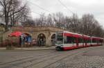 HAVAG 661 + 662 als Linie 5 auf der Fahrt nach Krllwitz, am 04.12.2012 vor dem Stadtimbiss in Merseburg.