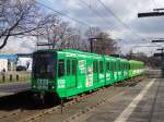 2 Wagen des Typs TW 6000 als Linie 4 Garbsen an der Clausewitzstr.