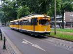 Ein Einrichtungs-GT8 der Stadtwerke Krefeld zwischen den Haltestellen Rheinstrae und Krefeld Hbf als Zug der Linie 044 nach Hls am 30.