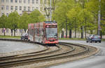 LVB 1119 (Linie 10E) in der Kurve am Roßplatz in Leipzig.