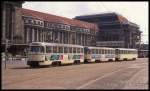 Drei Wagen Tram Bahn Zug mit 1765 vor dem HBF Leipzig am 26.4.1992.