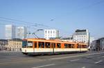 Straßenbahn Mainz: Duewag / AEG M8C der MVG Mainz - Wagen 271, aufgenommen im Februar 2017 am Hauptbahnhof in Mainz.