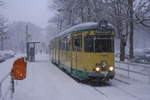 Wagen 43 der Straßenbahn Schöneiche - Rüdersdorf in ungewohnter Witterung am Startpunkt Friedrichshagen S-Bahn, 5.1.17.