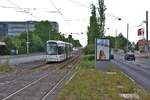 Hier ist zur Zeit für fünf VGF Bombardier Flexity Classic S-Wagen das Ende der Linie 11 in Frankfurt Fechenheim.