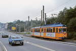 Mitte der 1980er Jahre verlässt ein Triebwagen der Serie 3801-3816 die Endschleife Wieden. Von hier bis Saurenhaus war die Strecke eingleisig mit einer Ausweiche. Bis 1952 konnte man von Wieden aus weiter mit der Straßenbahn nach Wülfrath, Mettmann oder Vohwinkel fahren.