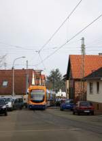 RNV6 5712 als Linie 4 bei der Ortsdurchfahrt in Ellerstadt. 07.02.11