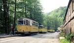 Kirnitzschtalbahn__Tw 5 [T2, Gotha 1943, ex Lockwitztalbahn]und Bw 21 [B2-62, VEB Gotha 1963] sowie weitere Bw an der Abfahrtstelle in Bad Schandau.__11-05-1990