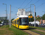 BVG Flexity (F8E) 8022 als Linie M8 beim Berliner Hauptbahnhof, 13.05.2016. 