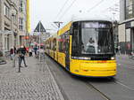 Bombardier Flexity 8028 der BVG als M5, hier in Berlin-Mitte auf dem Alexanderplatz am 27. Dezember 2017.

