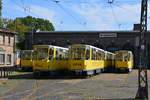 Berlin, Betriebshof Niederschönhausen. Vor der Halle stehen die abgestellten Tatra B6A2M Wagen. Die Aufnahme stammt vom 04.09.2017. 