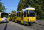 Tatra KT4DM #6004 (mit Wagen 6155) steht in der Schleife S-Bahnhof Schöneweide/Sterndamm und wartet auf die nächste Fahrt auf der Linie 37. Die Aufnahme stammt vom 04.09.2017. 