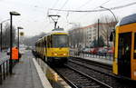 Berlin BVG: Ein Zug der SL M6 (KT4D 6154 + KT4D) erreicht am Nachmittag des 28.