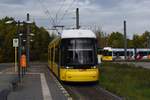 BERLIN, 17.10.2019, Zug Nr. 9076 als MetroTram4 zum S-Bahnhof Hackescher Markt bei der Einfahrt in die Starthaltestelle Falkenberg