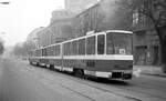 BVB Ost-Berlin__KT4D-Zug auf Linie 24 in der Oranienburger Str. bei der Großen Synagoge. Tw 219 015-1 [CKD 1977] als Bei-Tw.__14-01-1978